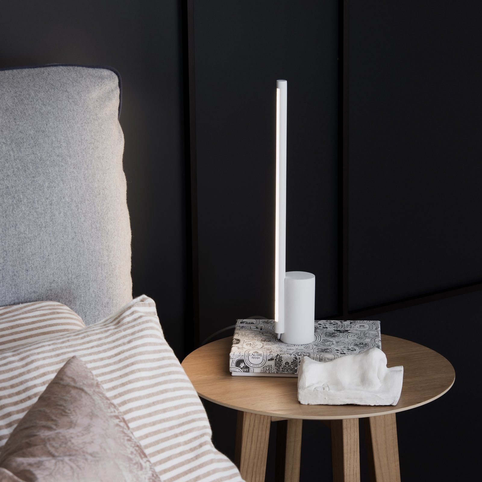 367156_LOC001_ESSENCE_TL_SQUARE_BIANCO_3000K